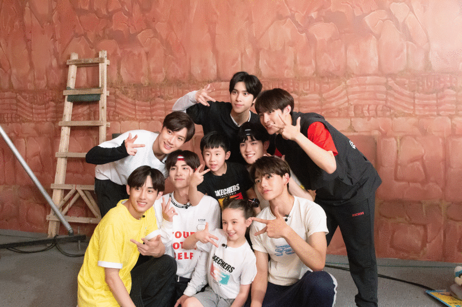 威神V将于11号出演《疯狂的麦咭》，与高能男子组合一起逃脱密室！