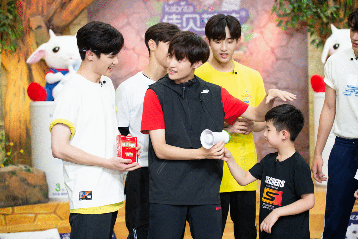 威神V将于11号出演《疯狂的麦咭》，与高能男子组合一起逃脱密室！