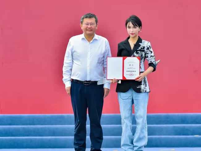 李子柒新身份曝光 被聘任四川农耕文明形象大使