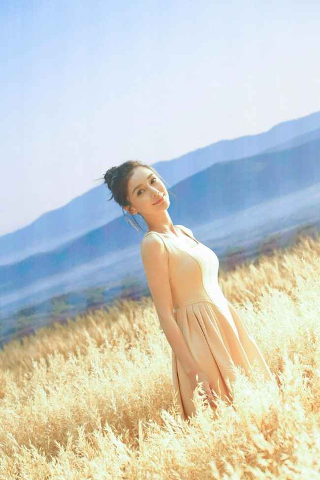 32岁baby拍摄花絮照曝光 置身麦田氛围感十足