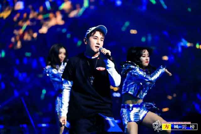 新声代歌手齐羽嘉喜提《东方风云榜》“最佳新人奖”