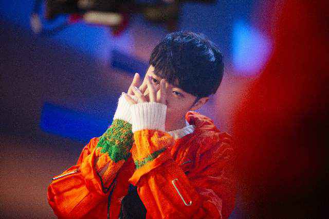 吴青峰《蜂鸟》MV上线，轻快曲风引人单曲循环