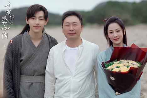 邓伦香蜜杀青转场新剧 被调侃“剧组钉子户”