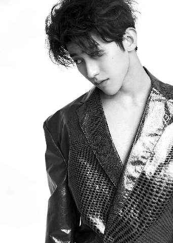 蔡徐坤海外公演主题曲《Bigger》炸裂上线 电音风格触发律动脉搏