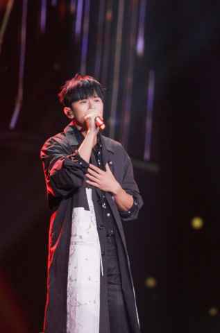 张杰实力LIVE歌曲连唱 《天下》引爆热搜回忆