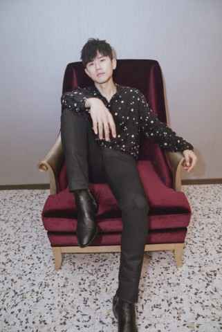 张杰实力LIVE歌曲连唱 《天下》引爆热搜回忆