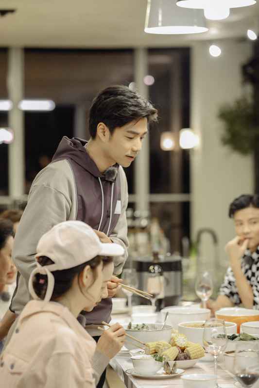 袁成杰老婆被指＂作＂ 袁成杰:我老婆，跪着也要宠下去