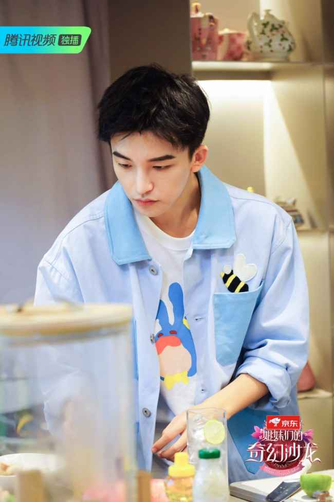 《姐妹们的奇幻沙龙》景甜林允点赞95后新兴职业者