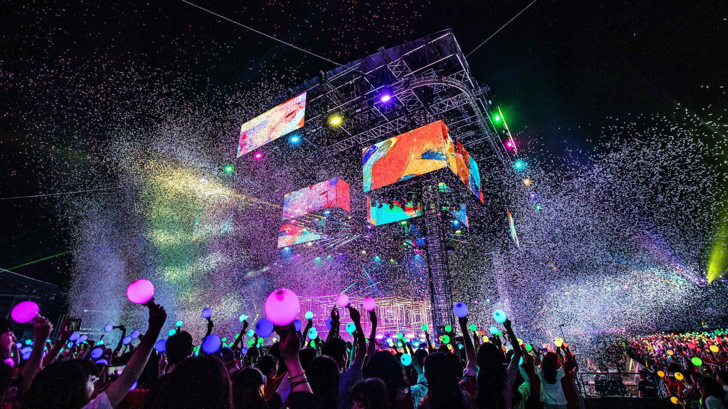 “2021华晨宇火星演唱会”强势官宣 游乐园开唱再解锁新模式