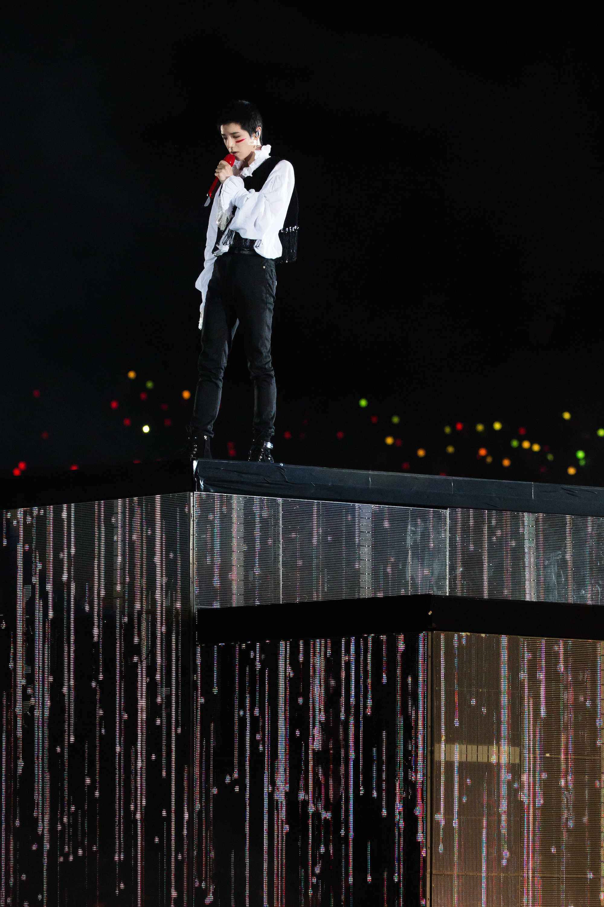 “2021华晨宇火星演唱会”强势官宣 游乐园开唱再解锁新模式