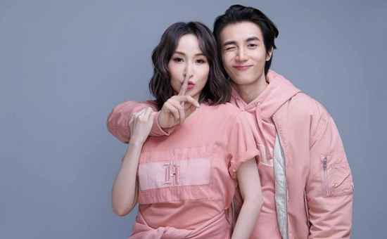 萧亚轩否认分手:黄皓回加拿大处理事情不得不离开