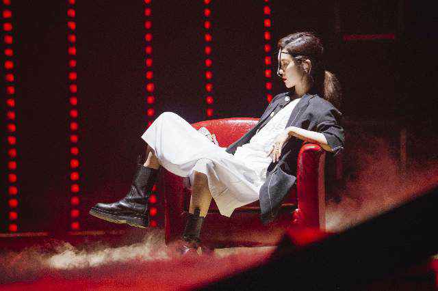 郁可唯“姐姐”初舞台声乐表现力第一 首选舞蹈组引热议