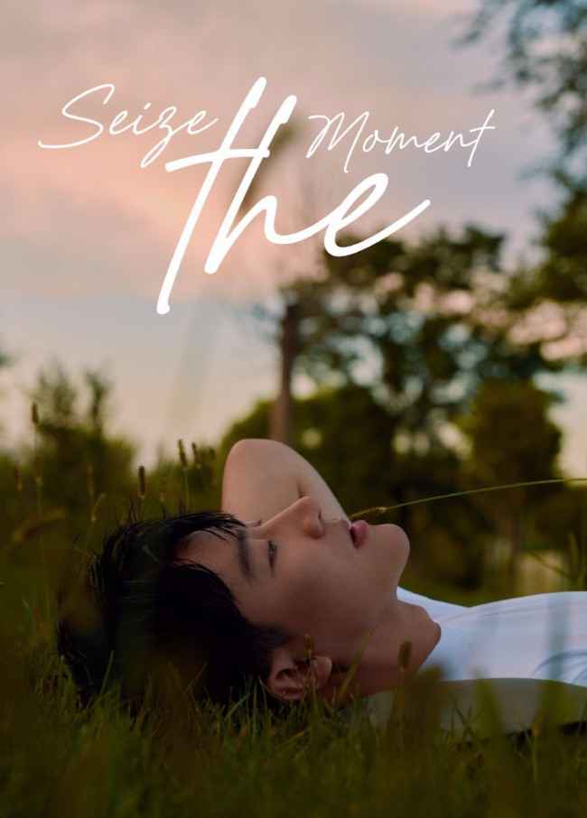 黄轩自然大片氛围感十足 少年气质干净徜徉天地中