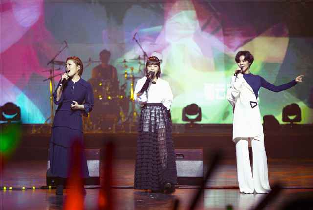 金玟岐北京演唱会完美落幕 与好友合唱《岁月神偷》感动满满