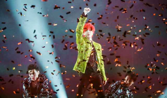 薛之谦巡演登陆深圳 歌迷热情点燃全场