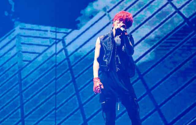 薛之谦巡演登陆深圳 歌迷热情点燃全场