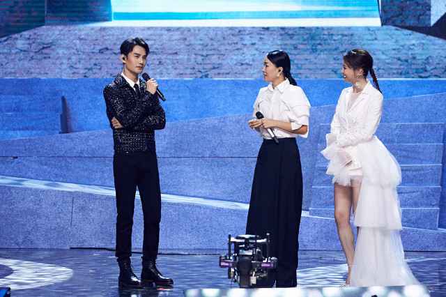 王凯那英挑战《相爱恨早》 “歌手凯”新单《小小的太阳》即将上线