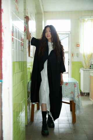 心灵系歌后万芳暖唱新歌《阿峰今天没有来》, 6月12日即将解“峰”泪点