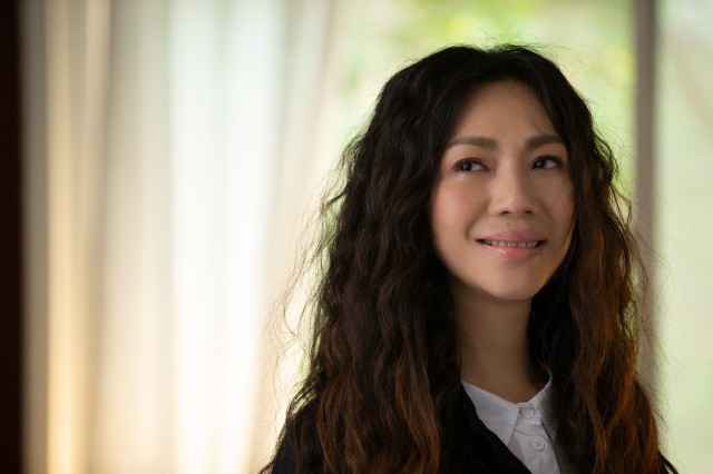 心灵系歌后万芳暖唱新歌《阿峰今天没有来》, 6月12日即将解“峰”泪点