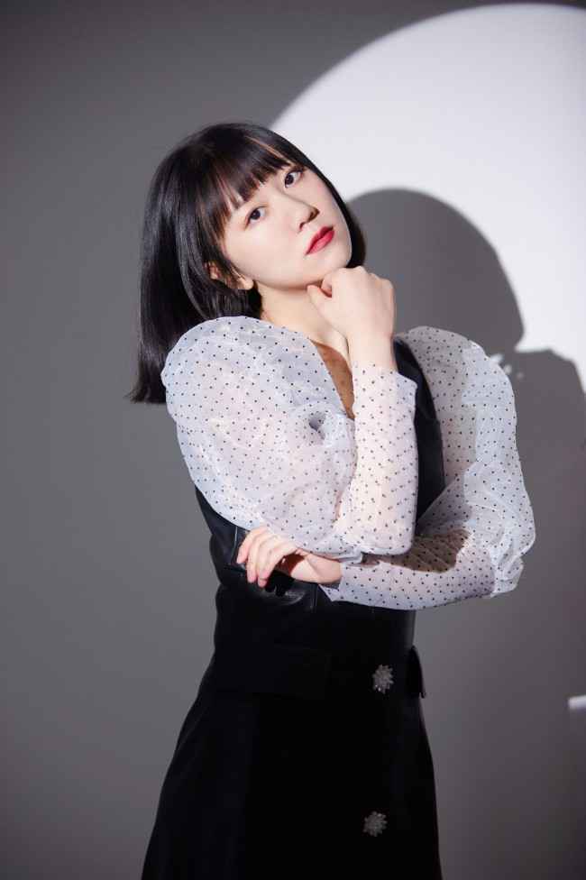 谢春花《出入》今日上线 诠释情感珍贵与救赎