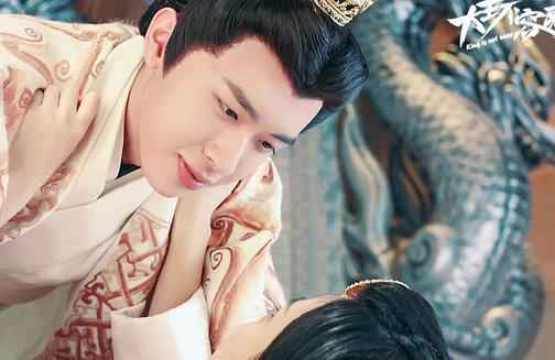 《大王不容易》张逸杰白鹿身份终复位 甜腻娇羞一吻定情