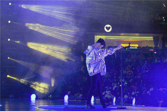 国际新锐唱作人James Lee首次中国公演亮相上海 惊艳开嗓