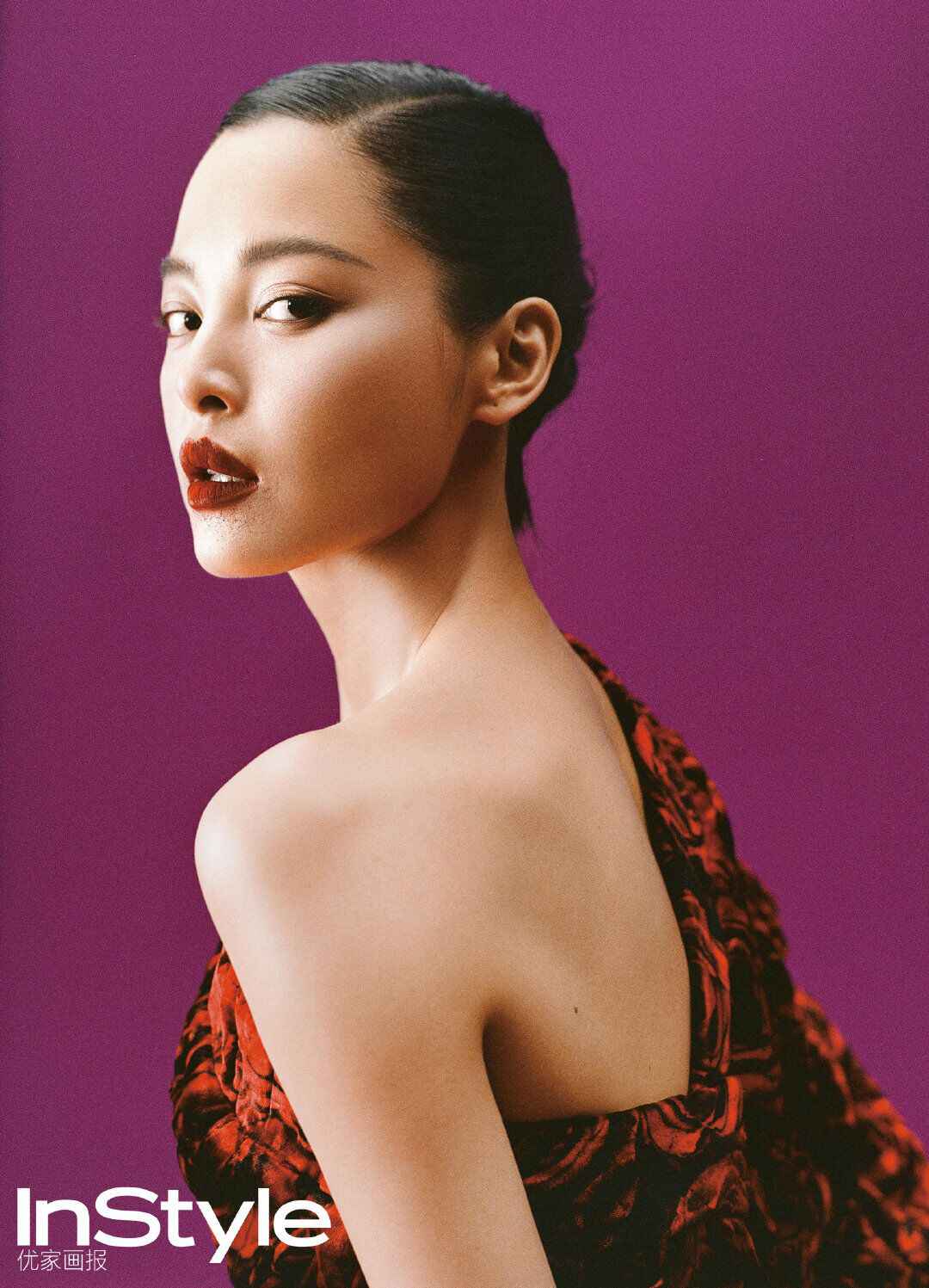 太会拍了！辛芷蕾杂志封面风格百变氛围拉满
