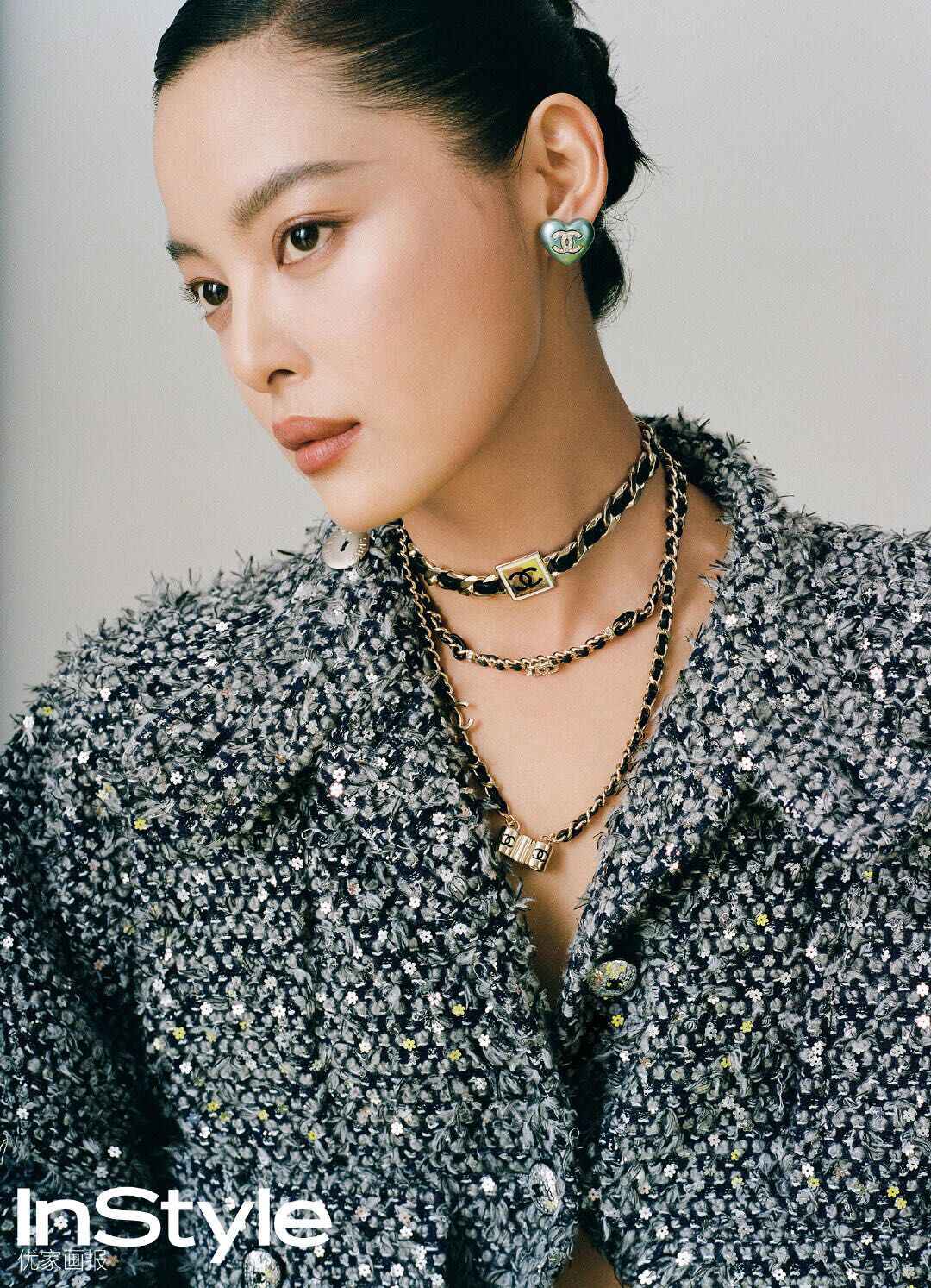 太会拍了！辛芷蕾杂志封面风格百变氛围拉满