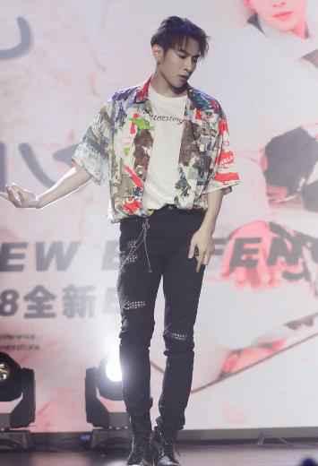 音乐少年携爱回归 冯建宇浪漫约会《一见倾心》