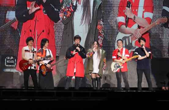 重返鸟巢30万社员再度欢聚！五月天与aMEI震翻鸟巢