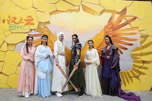 爱奇艺独播《轩辕剑之汉之云》 张云龙关晓彤张佳宁陷“史上最惨三角恋”