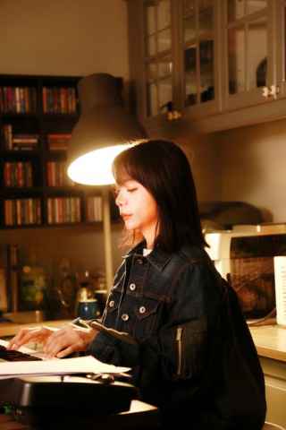 金玟岐闭关写歌后首次亮相某节目录制现场 状态极佳