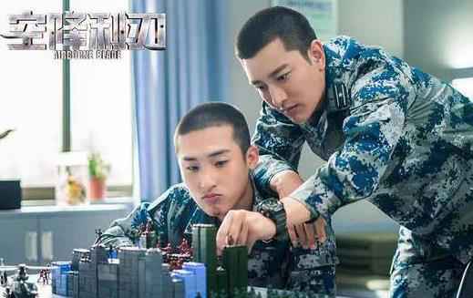 贾乃亮《空降利刃》歼-10战机亮相 演绎军人情结