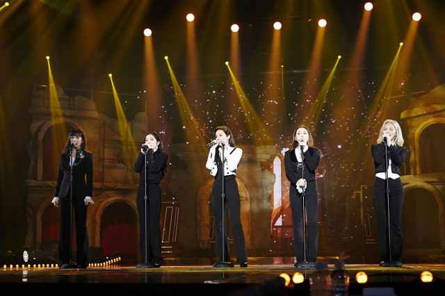 Red Velvet第三次单独演唱会‘La Rouge’公演画报集将于7月3日发行!