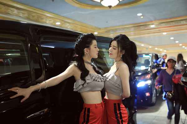 BY2妹晒照秀蛮腰:腹肌先生 你回来了!