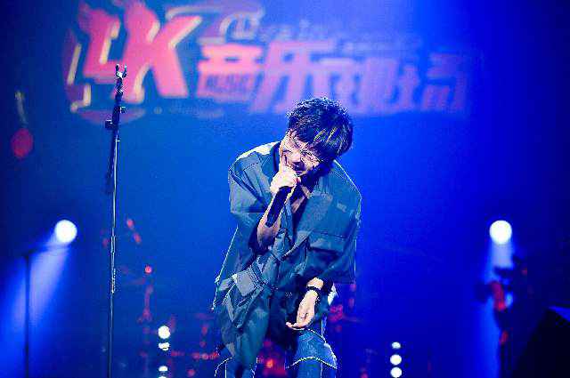 6首Live联唱 王啸坤“4K音乐现场”献新歌首秀