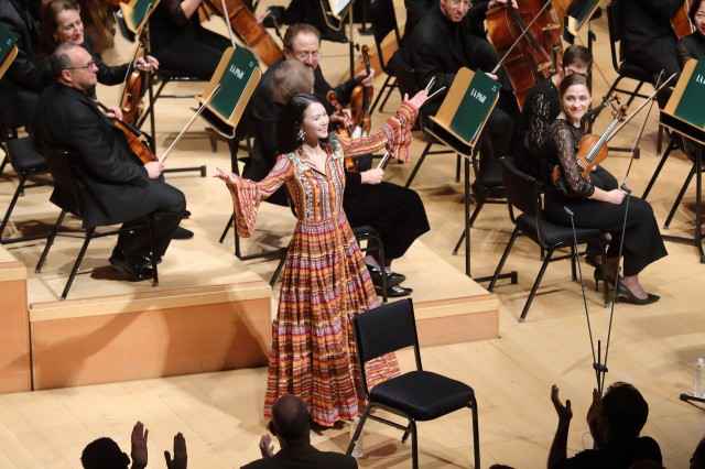 谭维维跨界古典交响音乐会 助力歌剧《慈悲颂》北美首演好评如潮