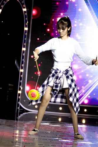 宋佳支招邢菲变自信 颠覆以往形象秀绝技