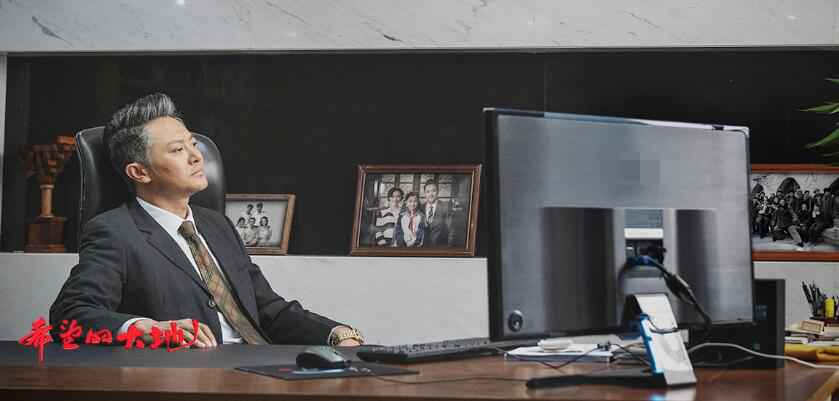 印小天《希望的大地》收官