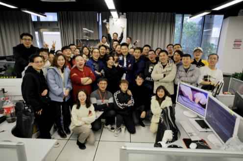 郭采洁鲍橒变身“外卖员” 为《最强大脑》后期送奶茶