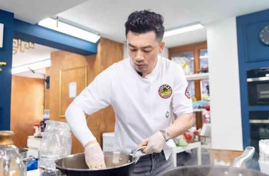 苏有朋感慨青涩打拼岁月 搞笑上演还珠小剧场