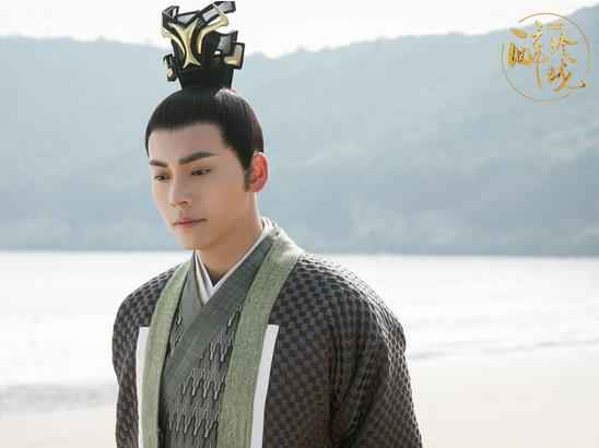 刘诗诗认亲被“爹”套路 陈伟霆“选妃”CP要拆？