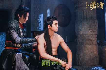 爱奇艺全网独播《轩辕剑之汉之云》张云龙裸身受罚关晓彤心疼不已 两人将赴画中生死战