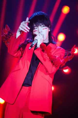 华晨宇极致演绎《七重人格》 成功摘得《歌手当打之年》歌王桂冠