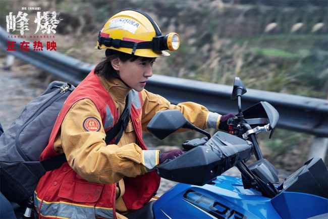 《峰爆》未曝光结局致敬先辈 英雄不死精神永存