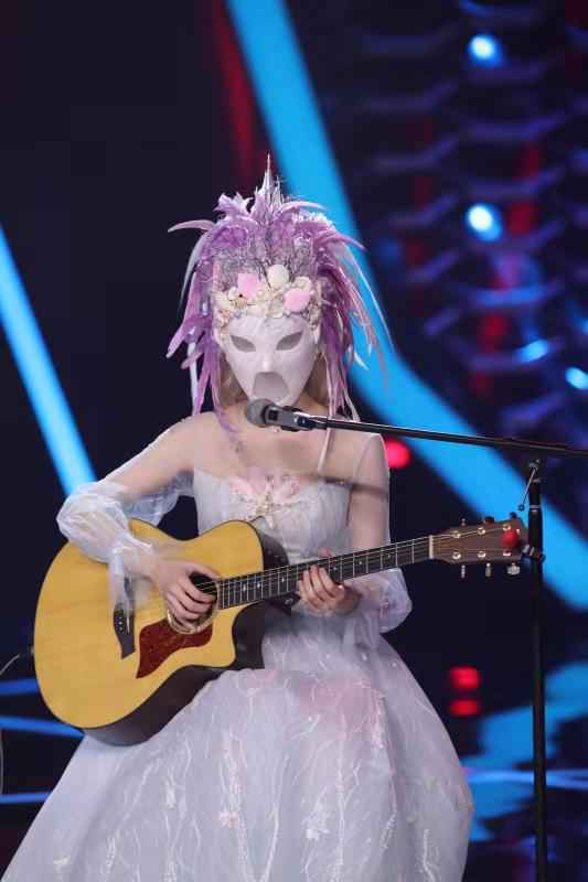 蒙面唱将 莫辨雌雄 “人鱼公主”竟是男人嗓 “宫廷美声”不是女儿身？