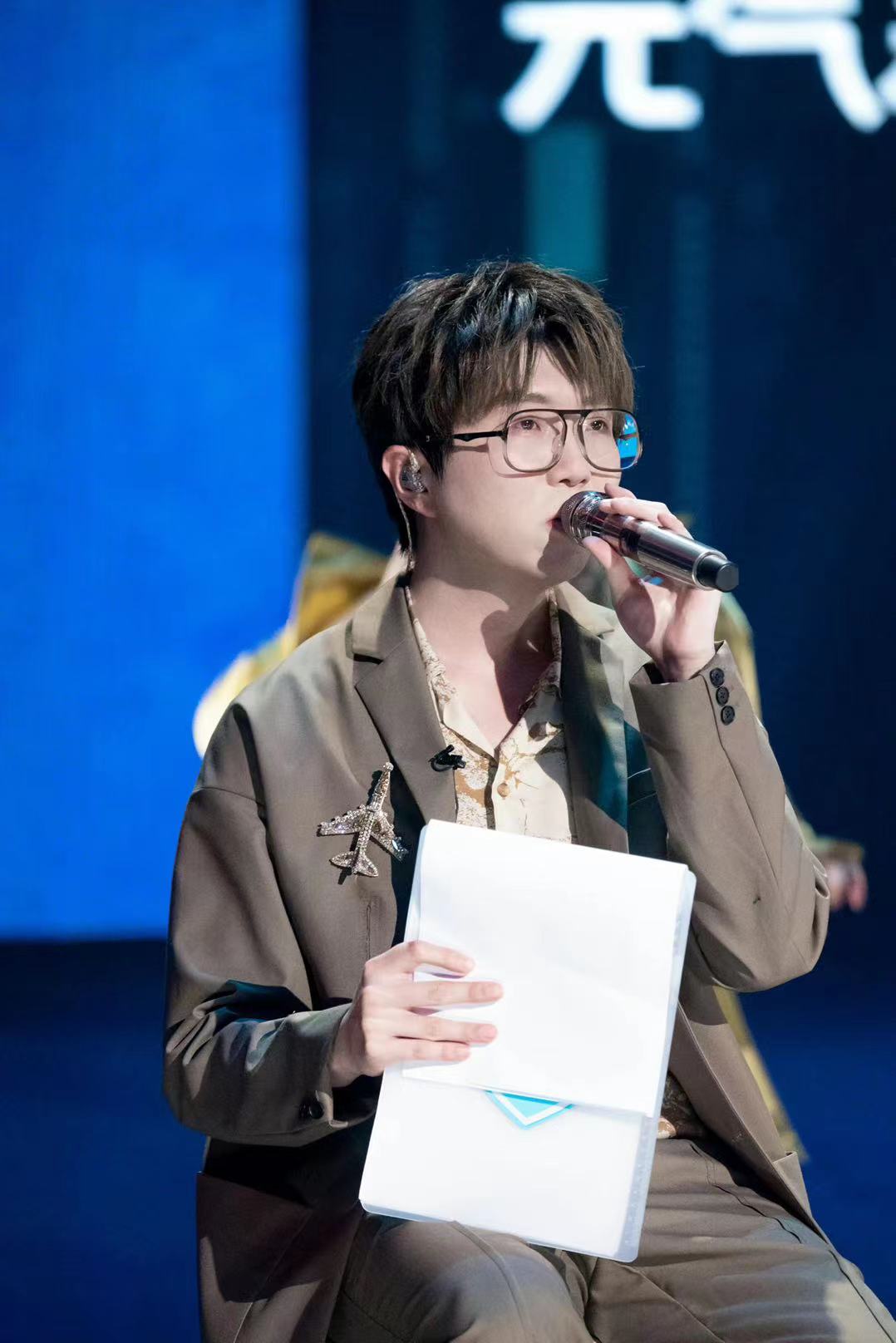 毛不易跨界助力《舞蹈生》 《于是没有洗头》为打工人发声