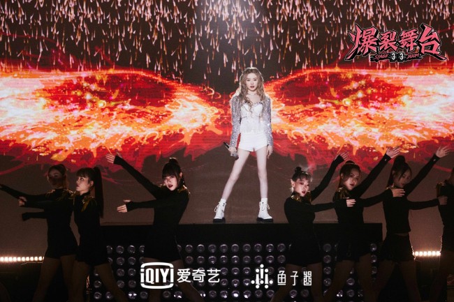 《爆裂舞台》安崎光脚呈现异域风情舞台