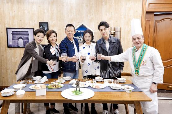 江珊、侯勇做客《你好！生活家》畅聊演艺之路历程