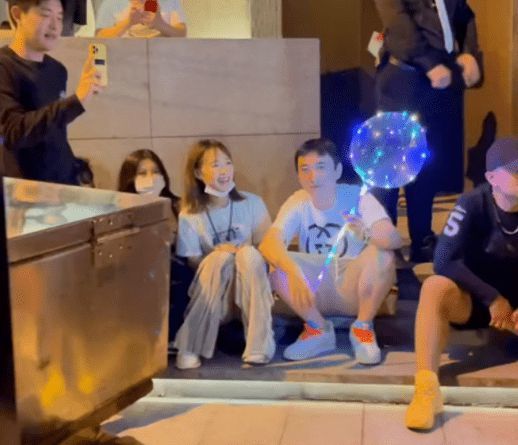 啥?女子被假王思聪骗走3万 正主酒吧面见20多女性